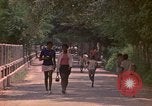 Image enfants en uniforme Kingston Jamaïque, 1972, de la seconde 21 séquences d'archives historiques vidéo 65675040551
