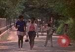 Image enfants en uniforme Kingston Jamaïque, 1972, de la seconde 23 séquences d'archives historiques vidéo 65675040551