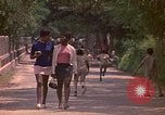 Image enfants en uniforme Kingston Jamaïque, 1972, de la seconde 24 séquences d'archives historiques vidéo 65675040551