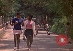 Image enfants en uniforme Kingston Jamaïque, 1972, de la seconde 25 séquences d'archives historiques vidéo 65675040551