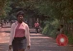 Image enfants en uniforme Kingston Jamaïque, 1972, de la seconde 33 séquences d'archives historiques vidéo 65675040551