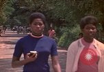 Image enfants en uniforme Kingston Jamaïque, 1972, de la seconde 37 séquences d'archives historiques vidéo 65675040551