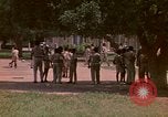 Image enfants en uniforme Kingston Jamaïque, 1972, de la seconde 59 séquences d'archives historiques vidéo 65675040551