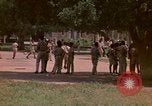 Image enfants en uniforme Kingston Jamaïque, 1972, de la seconde 60 séquences d'archives historiques vidéo 65675040551