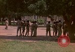 Image enfants en uniforme Kingston Jamaïque, 1972, de la seconde 61 séquences d'archives historiques vidéo 65675040551