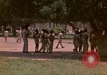 Image enfants en uniforme Kingston Jamaïque, 1972, de la seconde 62 séquences d'archives historiques vidéo 65675040551