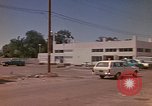 Image rue animée Montego Bay en Jamaïque, 1972, de la seconde 48 séquences d'archives historiques vidéo 65675040556