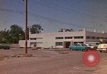 Image rue animée Montego Bay en Jamaïque, 1972, de la seconde 49 séquences d'archives historiques vidéo 65675040556