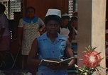 Image infirmière jamaïcaine Jamaïque, 1972, de la seconde 4 séquences d'archives historiques vidéo 65675040559