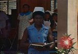 Image infirmière jamaïcaine Jamaïque, 1972, de la seconde 7 séquences d'archives historiques vidéo 65675040559