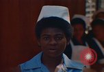 Image infirmière jamaïcaine Jamaïque, 1972, de la seconde 13 séquences d'archives historiques vidéo 65675040559