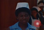 Image infirmière jamaïcaine Jamaïque, 1972, de la seconde 24 séquences d'archives historiques vidéo 65675040559
