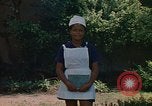 Image infirmière jamaïcaine Jamaïque, 1972, de la seconde 4 séquences d'archives historiques vidéo 65675040561