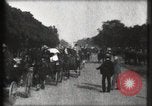 Image Champs Elysees Paris France, 1900, de la seconde 28 séquences d'archives historiques vidéo 65675040580