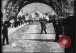 Standbild Eiffelturm Paris Frankreich, 1900, aus Sekunde 12 historischem Filmmaterial Videoclip 65675040582