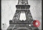 Standbild Eiffelturm Paris Frankreich, 1900, aus Sekunde 38 historischem Filmmaterial Videoclip 65675040582