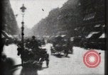 Standbild Place de l'Opera Paris Frankreich, 1900, aus Sekunde 3 historischem Filmmaterial Videoclip 65675040583