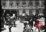Standbild Place de l'Opera Paris Frankreich, 1900, aus Sekunde 27 historischem Filmmaterial Videoclip 65675040583