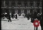 Standbild Place de l'Opera Paris Frankreich, 1900, aus Sekunde 61 historischem Filmmaterial Videoclip 65675040583