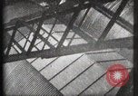 Immagine di Ascensore salita alla torre Eiffel Parigi Francia, 1900, secondo 9 filmato di repertorio 65675040584