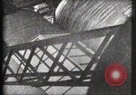 Immagine di Ascensore salita alla torre Eiffel Parigi Francia, 1900, secondo 10 filmato di repertorio 65675040584