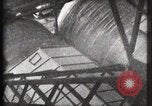 Immagine di Ascensore salita alla torre Eiffel Parigi Francia, 1900, secondo 11 filmato di repertorio 65675040584