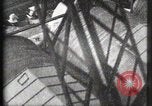 Immagine di Ascensore salita alla torre Eiffel Parigi Francia, 1900, secondo 13 filmato di repertorio 65675040584