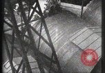 Immagine di Ascensore salita alla torre Eiffel Parigi Francia, 1900, secondo 15 filmato di repertorio 65675040584