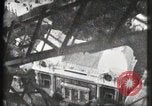 Immagine di Ascensore salita alla torre Eiffel Parigi Francia, 1900, secondo 33 filmato di repertorio 65675040584