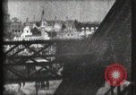 Immagine di Ascensore salita alla torre Eiffel Parigi Francia, 1900, secondo 43 filmato di repertorio 65675040584