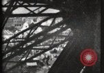 Immagine di Ascensore salita alla torre Eiffel Parigi Francia, 1900, secondo 48 filmato di repertorio 65675040584
