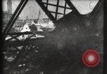 Immagine di Ascensore salita alla torre Eiffel Parigi Francia, 1900, secondo 50 filmato di repertorio 65675040584