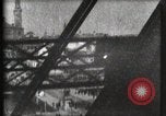 Immagine di Ascensore salita alla torre Eiffel Parigi Francia, 1900, secondo 56 filmato di repertorio 65675040584