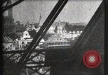 Immagine di Ascensore salita alla torre Eiffel Parigi Francia, 1900, secondo 57 filmato di repertorio 65675040584