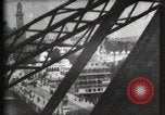 Immagine di Ascensore salita alla torre Eiffel Parigi Francia, 1900, secondo 59 filmato di repertorio 65675040584
