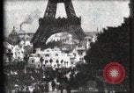 Immagine di Torre Eiffel Parigi Francia, 1900, secondo 6 filmato di repertorio 65675040586