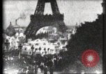 Immagine di Torre Eiffel Parigi Francia, 1900, secondo 7 filmato di repertorio 65675040586