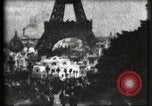 Immagine di Torre Eiffel Parigi Francia, 1900, secondo 8 filmato di repertorio 65675040586