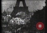 Immagine di Torre Eiffel Parigi Francia, 1900, secondo 11 filmato di repertorio 65675040586