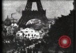 Immagine di Torre Eiffel Parigi Francia, 1900, secondo 13 filmato di repertorio 65675040586