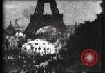 Immagine di Torre Eiffel Parigi Francia, 1900, secondo 14 filmato di repertorio 65675040586