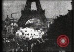 Immagine di Torre Eiffel Parigi Francia, 1900, secondo 21 filmato di repertorio 65675040586