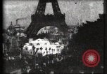 Immagine di Torre Eiffel Parigi Francia, 1900, secondo 23 filmato di repertorio 65675040586