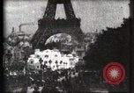 Immagine di Torre Eiffel Parigi Francia, 1900, secondo 25 filmato di repertorio 65675040586
