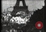 Immagine di Torre Eiffel Parigi Francia, 1900, secondo 29 filmato di repertorio 65675040586