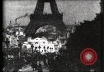 Immagine di Torre Eiffel Parigi Francia, 1900, secondo 31 filmato di repertorio 65675040586