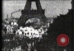 Immagine di Torre Eiffel Parigi Francia, 1900, secondo 32 filmato di repertorio 65675040586