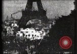 Immagine di Torre Eiffel Parigi Francia, 1900, secondo 35 filmato di repertorio 65675040586