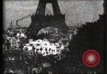Immagine di Torre Eiffel Parigi Francia, 1900, secondo 37 filmato di repertorio 65675040586