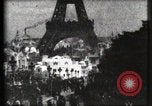 Immagine di Torre Eiffel Parigi Francia, 1900, secondo 38 filmato di repertorio 65675040586